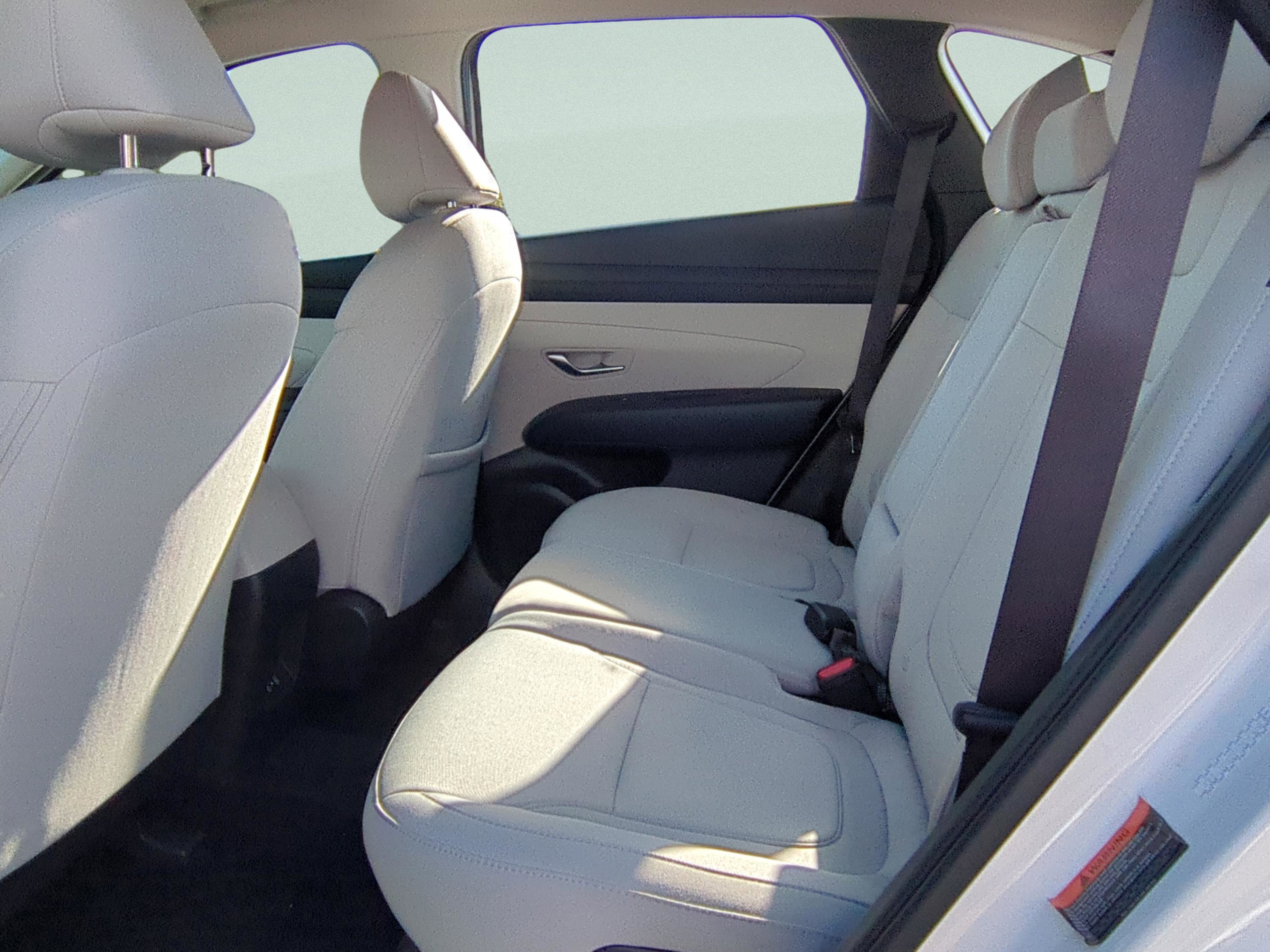 Certified 2025 Hyundai Tucson SE image 9