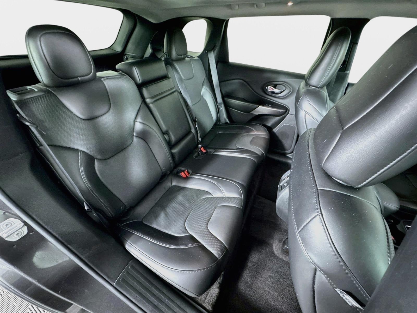 Used 2019 Jeep Cherokee Limited w/ Technology Group FWD image 27