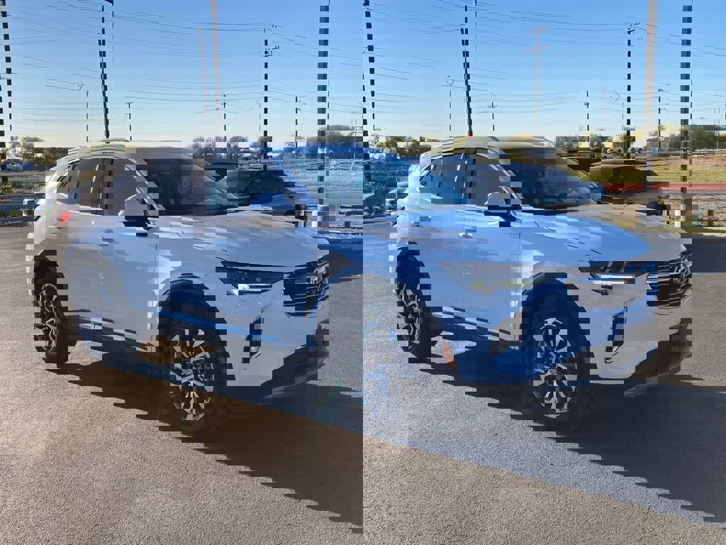 Used 2023 Buick Envision Essence image 3