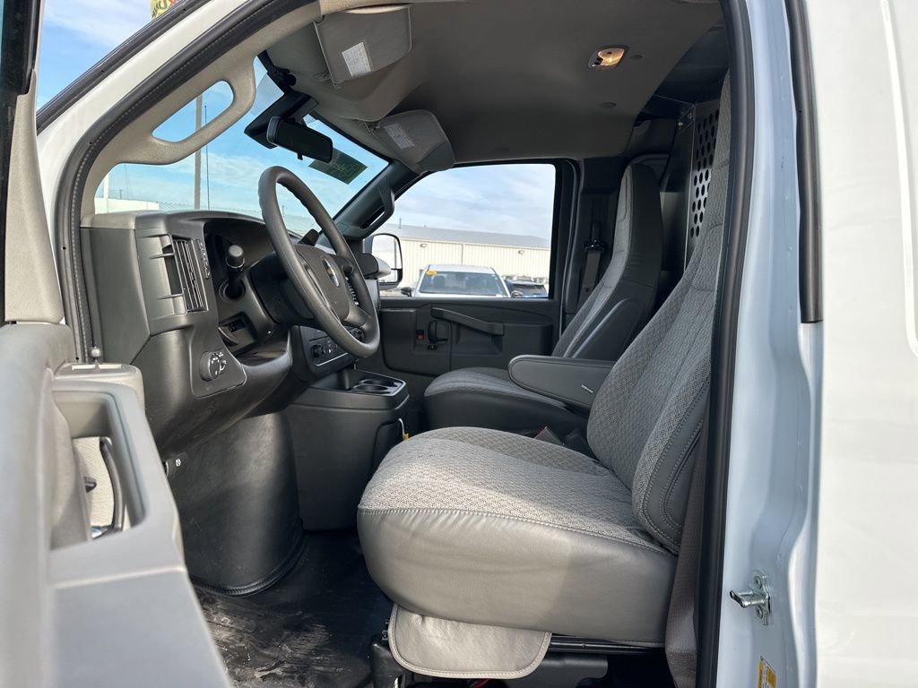 Used 2025 Chevrolet Express 2500 Extended w/ Communications Package image 17