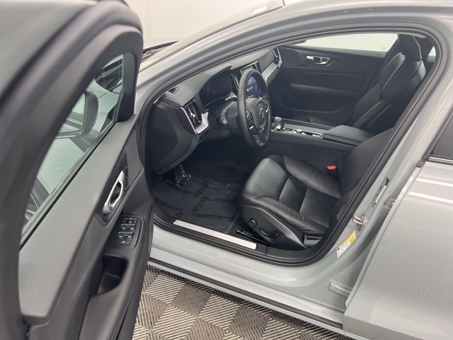 Used 2025 Volvo S60 B5 Core image 12
