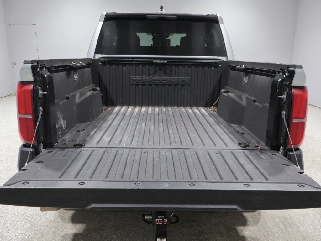 Used 2025 Toyota Tacoma SR w/ SR Upgrade Package AWD/4WD image 4