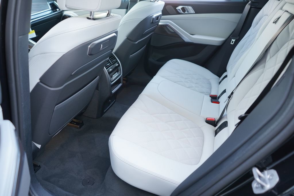 New 2026 BMW X6 xDrive40i w/ Climate Comfort Package image 18