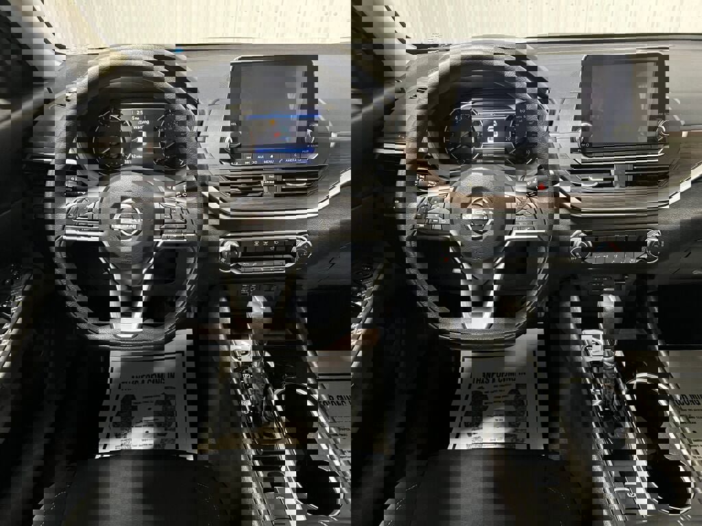 Used 2024 Nissan Altima 2.5 SV image 4