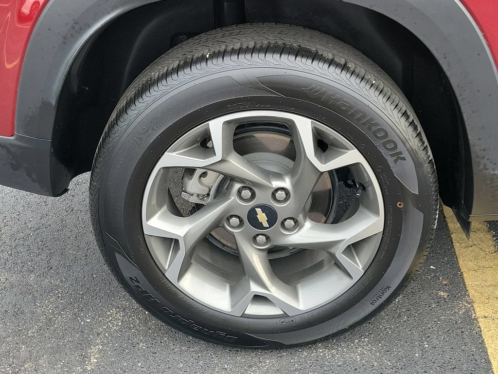 Used 2025 Chevrolet Trax LT FWD image 8