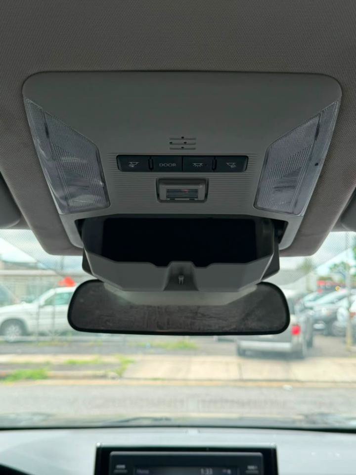 Used 2022 Toyota RAV4 LE AWD/4WD image 24