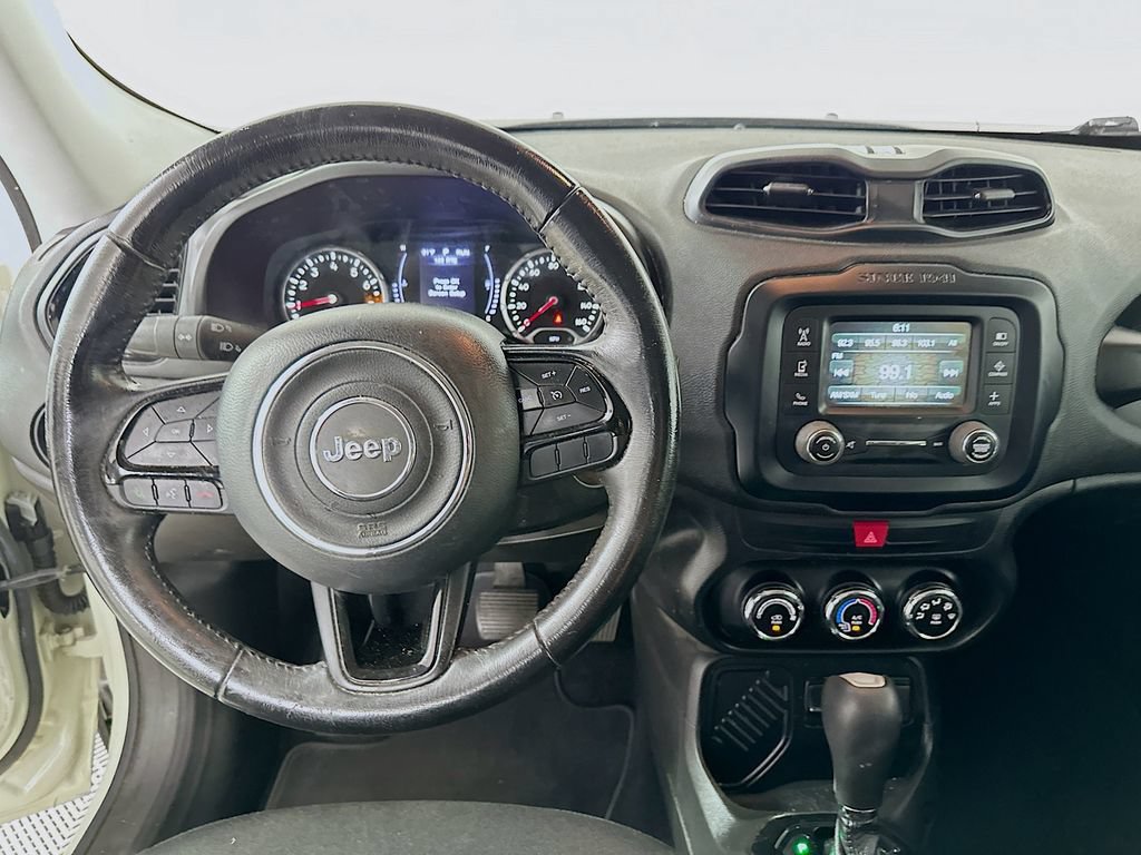 Used 2017 Jeep Renegade Altitude FWD image 19