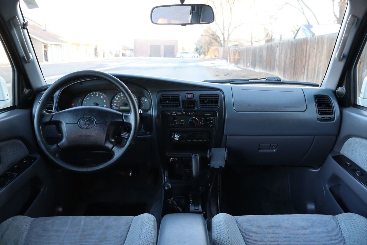 Used 2000 Toyota 4Runner SR5 image 16
