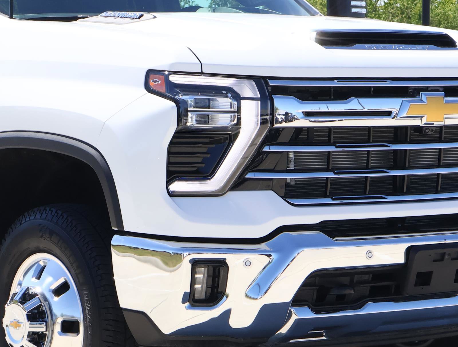 Used 2025 Chevrolet Silverado 3500 LTZ w/ LTZ Texas Edition image 7