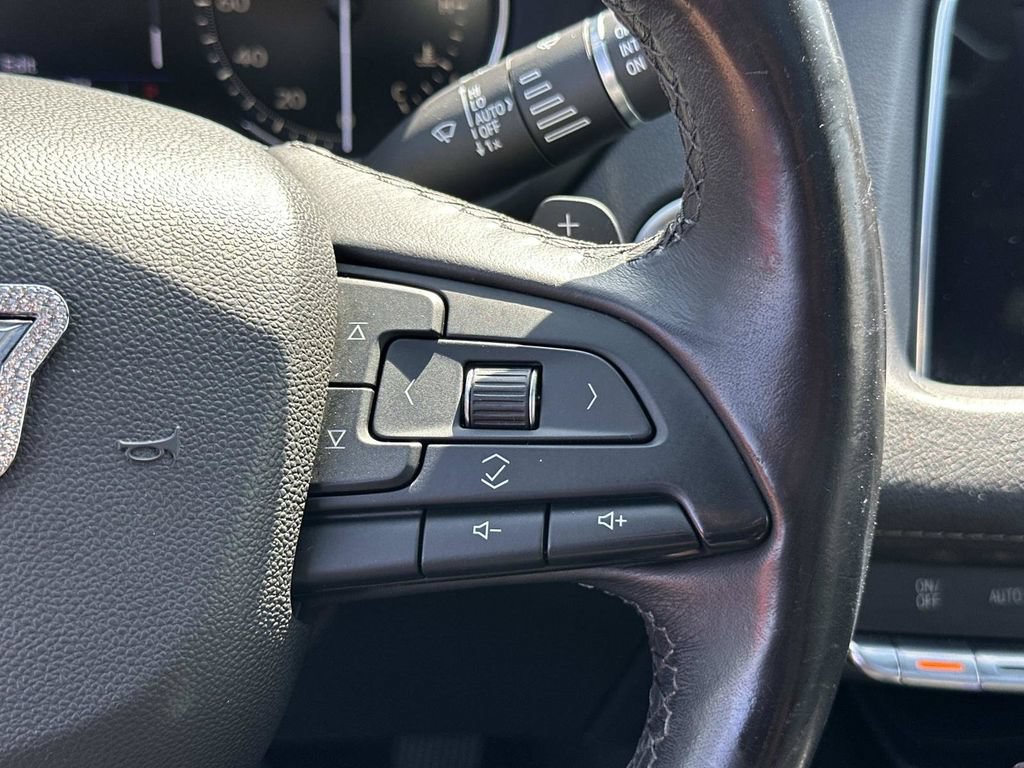 Used 2019 Cadillac XT4 Premium Luxury w/ Cold Weather Package AWD/4WD image 19