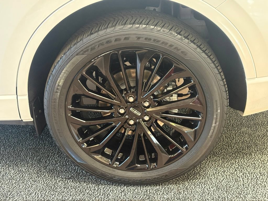 Used 2023 Lincoln Corsair AWD w/ Equipment Group 101A image 10