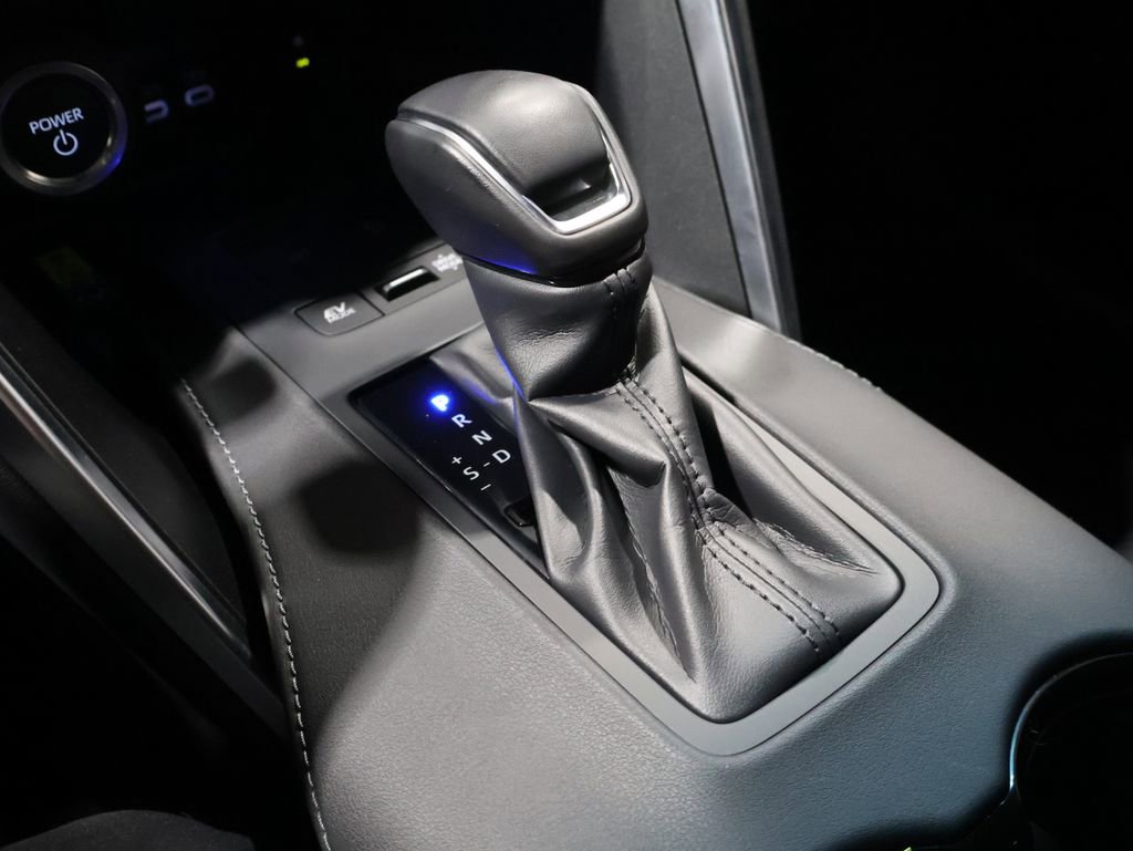 Used 2024 Toyota Venza LE image 30