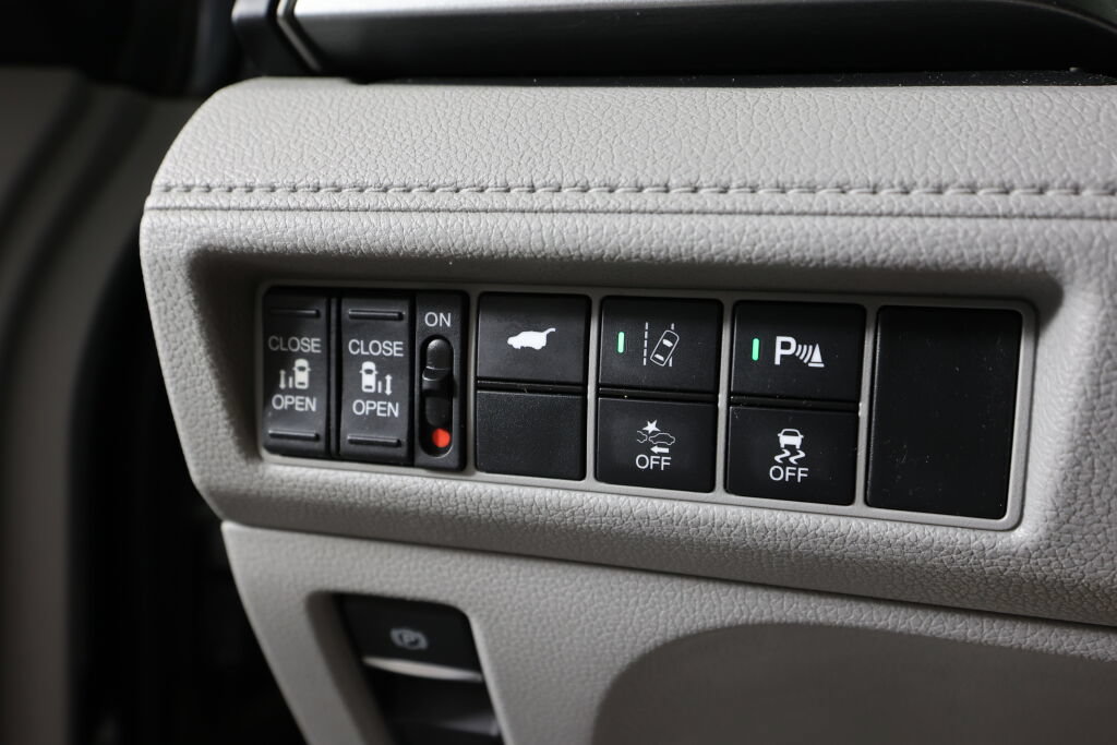 Used 2018 Honda Odyssey Touring image 32