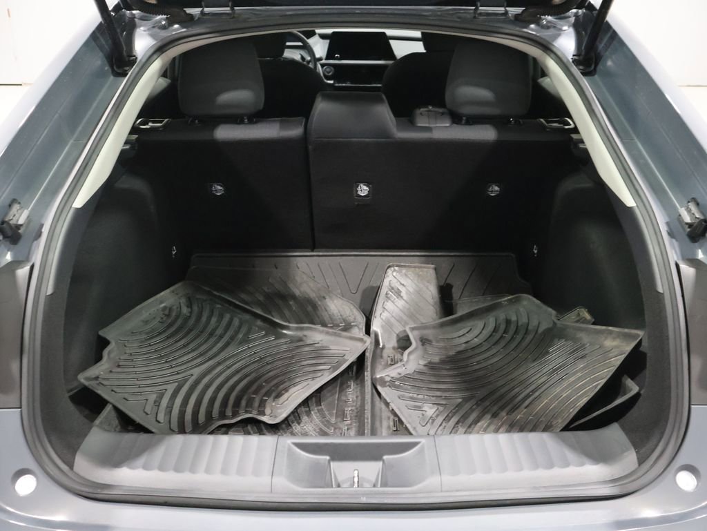 Used 2024 Toyota Prius LE image 4
