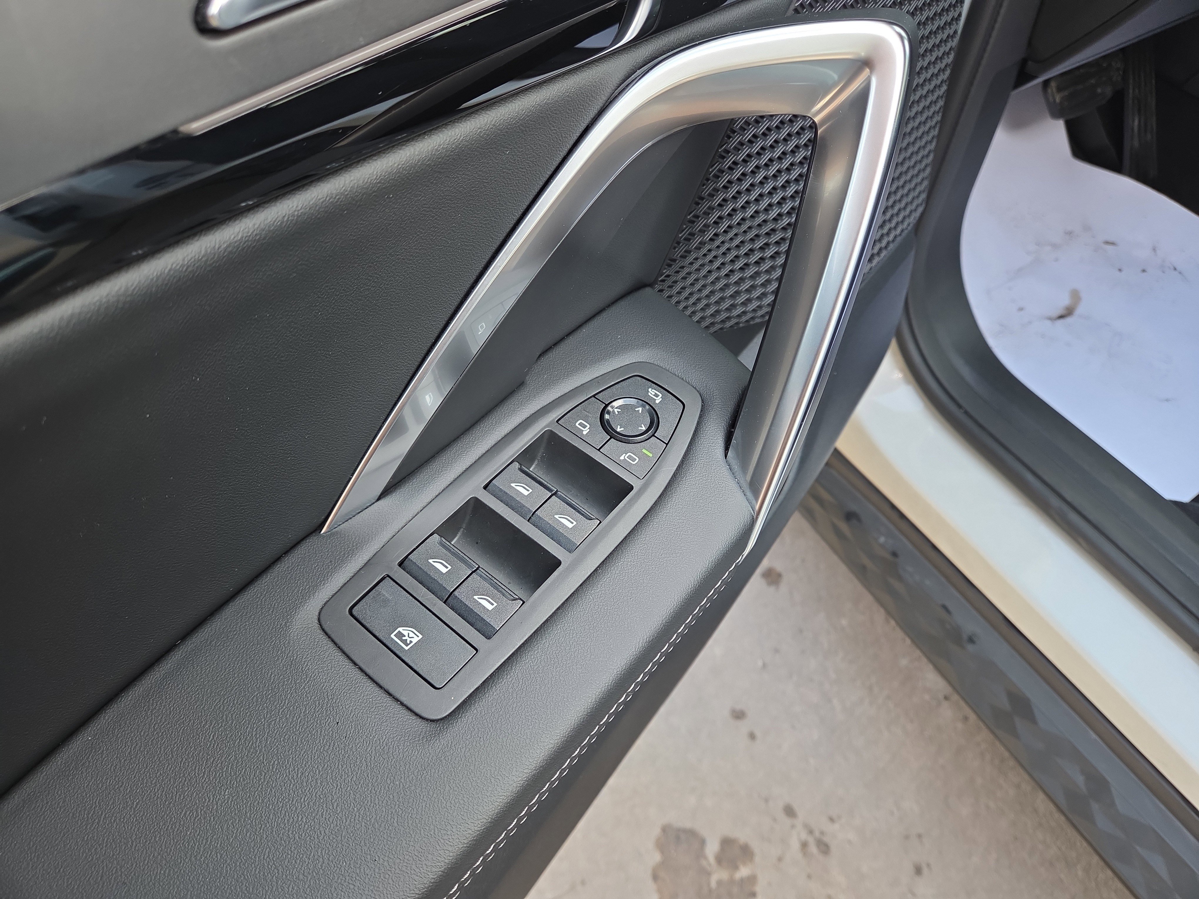 Used 2025 BMW X2 xDrive28i image 16