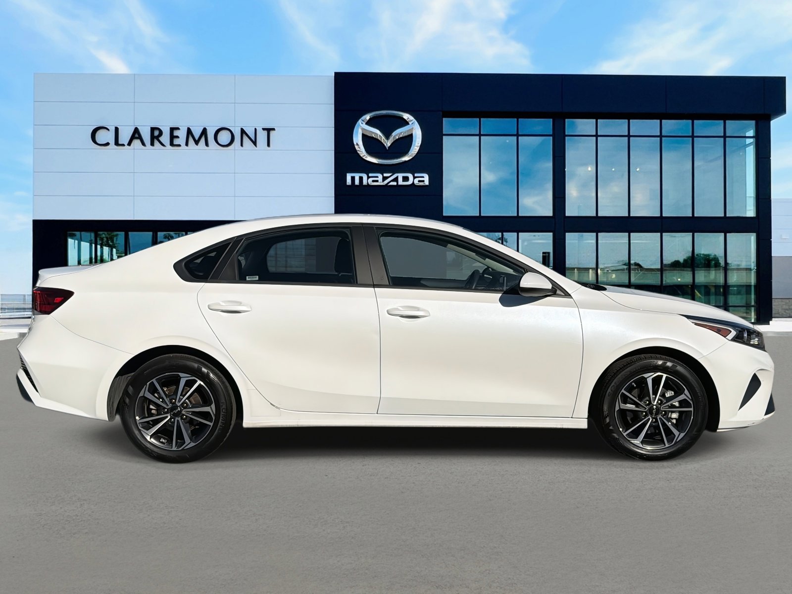 Used 2024 Kia Forte LXS image 4