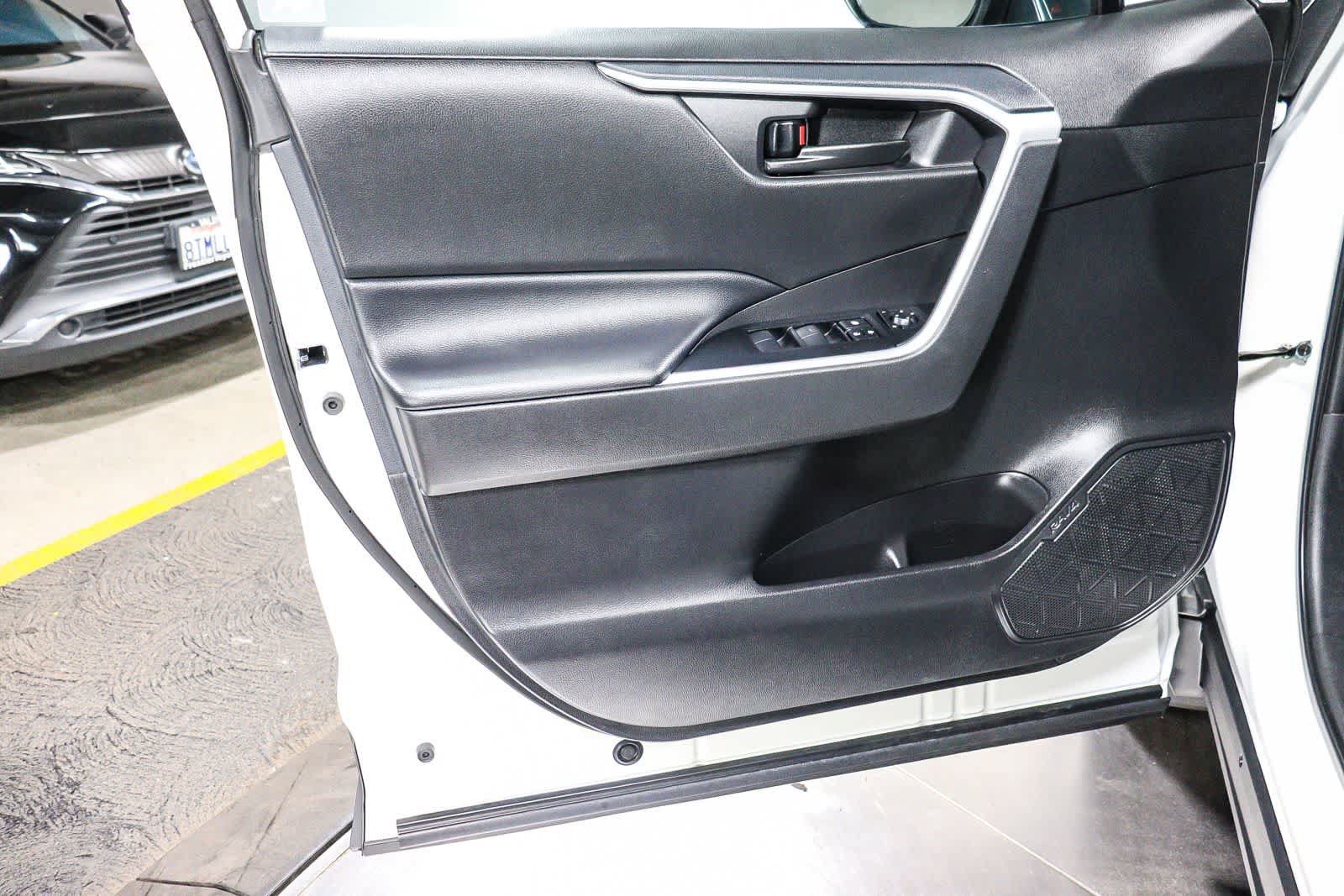 Certified 2025 Toyota RAV4 LE FWD image 23