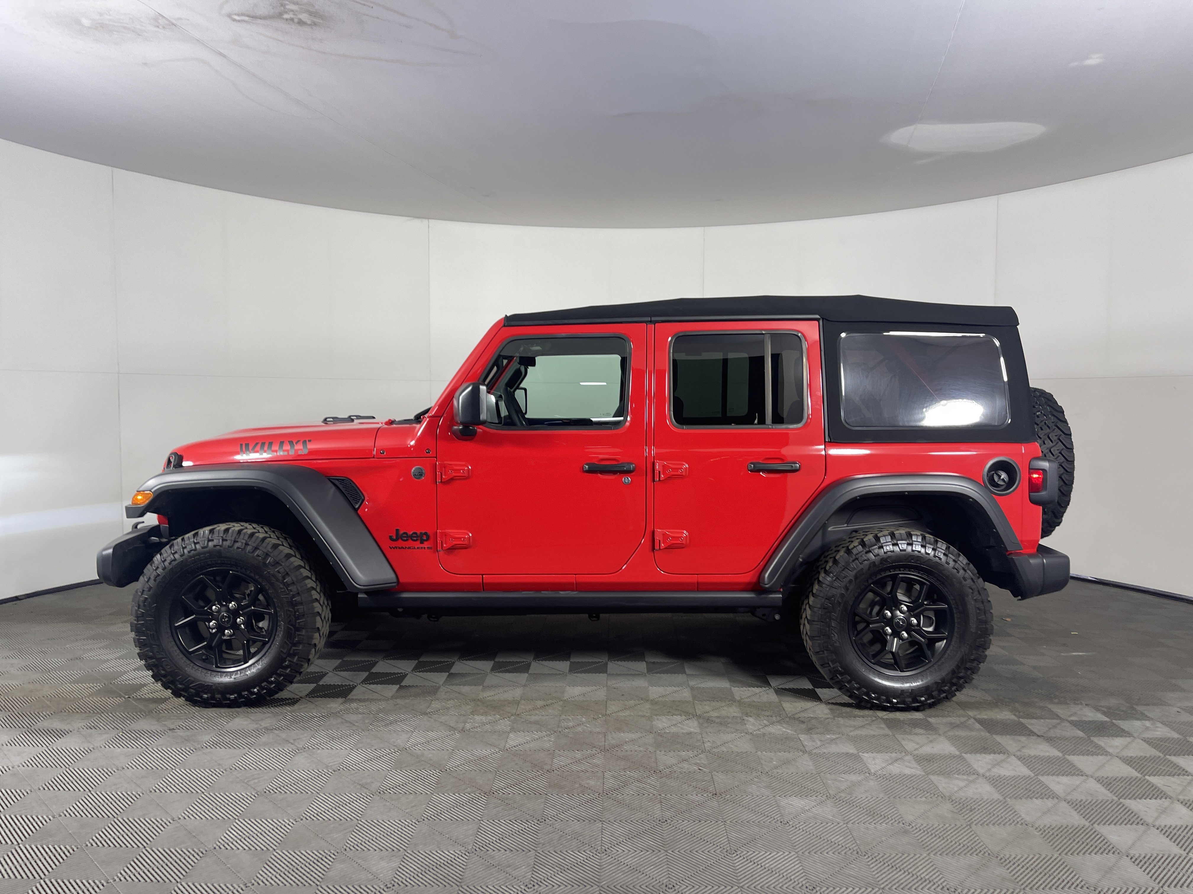 Used 2024 Jeep Wrangler Willys image 3