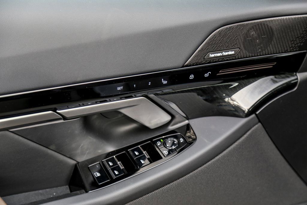 Used 2026 BMW 530i xDrive 530i xDrive w/ M Sport Package image 17