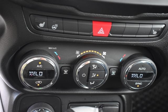 Used 2017 Jeep Renegade Trailhawk AWD/4WD image 28