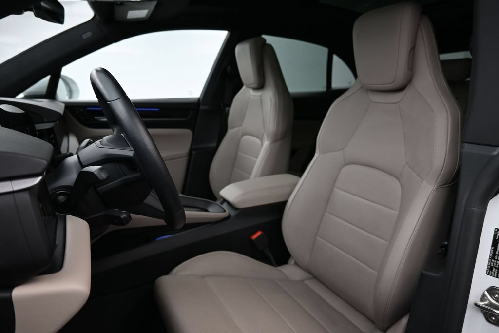 Certified 2025 Porsche Macan Electric RWD image 5