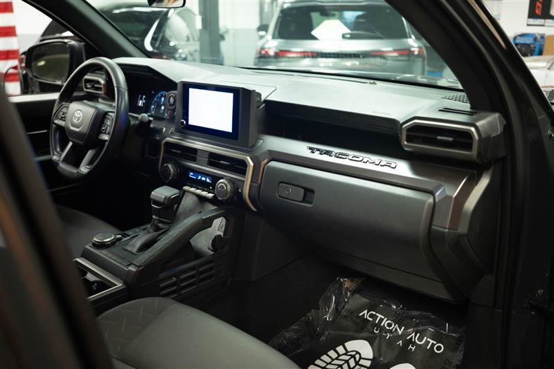 Used 2025 Toyota Tacoma SR5 AWD/4WD image 12