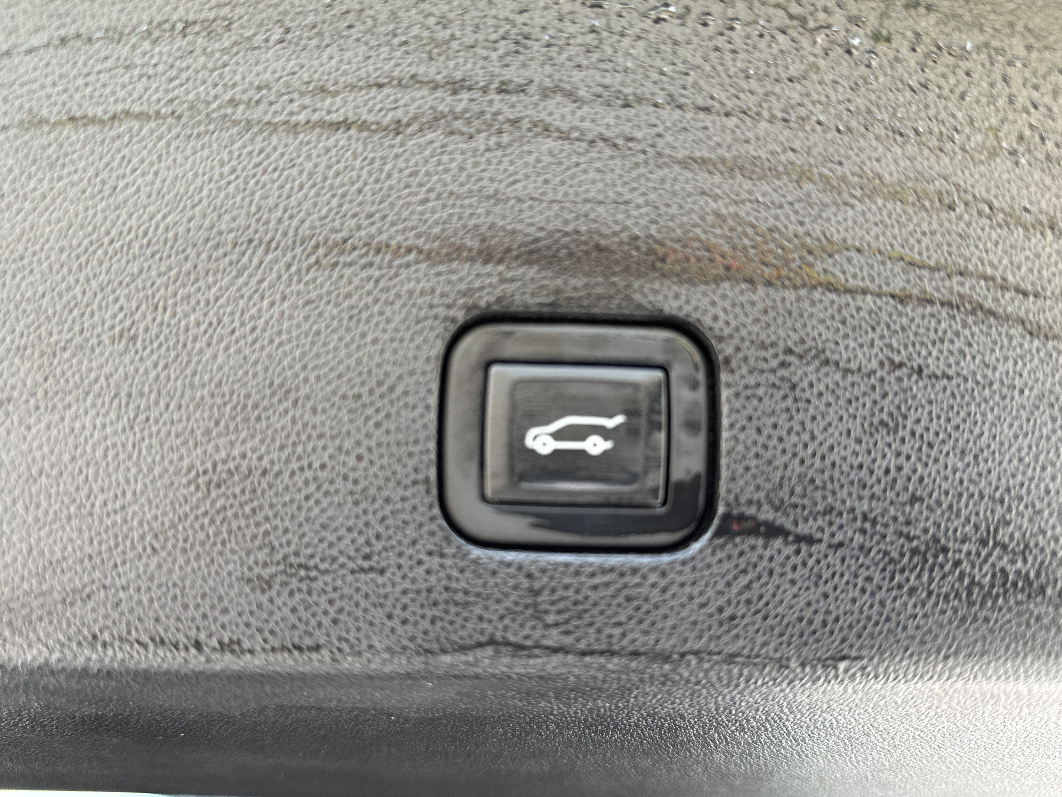 Used 2023 Cadillac XT6 Sport w/ Technology Package AWD/4WD image 34