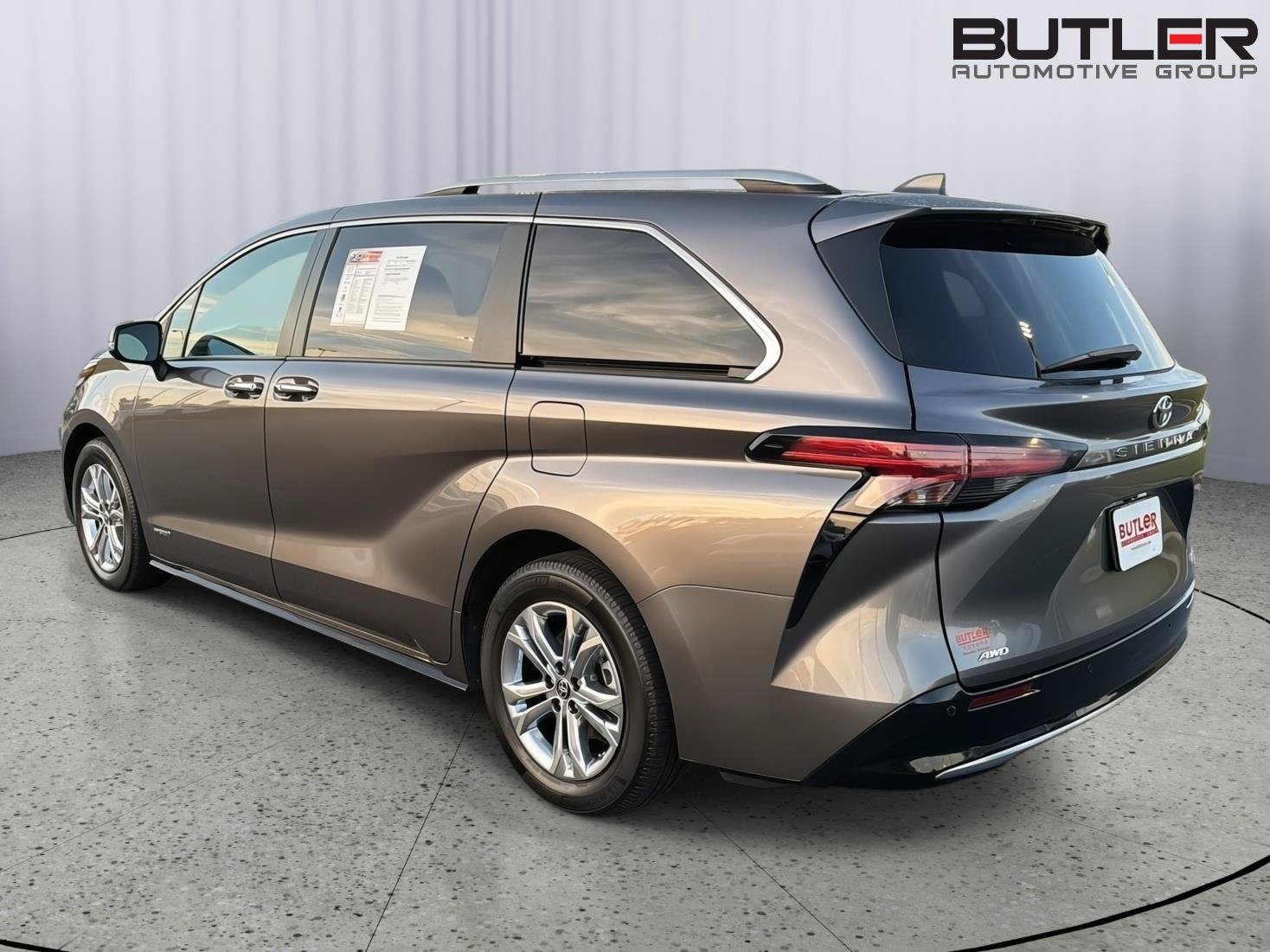 Used 2021 Toyota Sienna Platinum AWD/4WD image 4