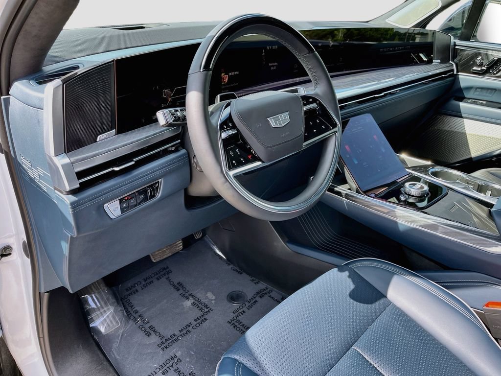 Certified 2025 Cadillac Escalade IQ Luxury 2 w/ LPO, Premium Carpet Package AWD/4WD image 16