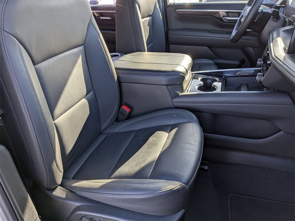 Used 2025 Chevrolet Suburban Z71 image 41