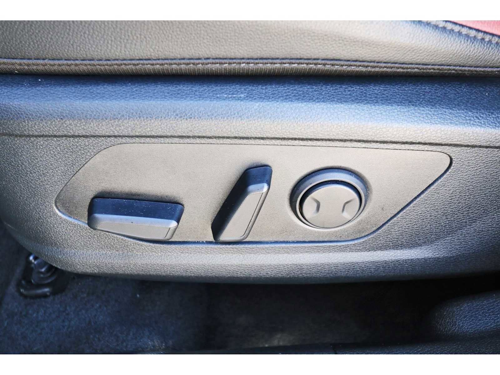 Used 2025 Kia Sportage SX image 28