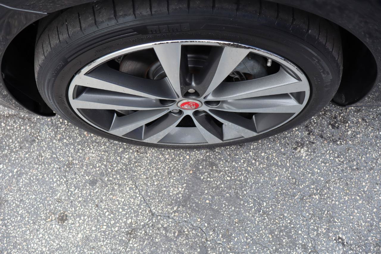 Used 2018 Jaguar XE Prestige RWD image 29