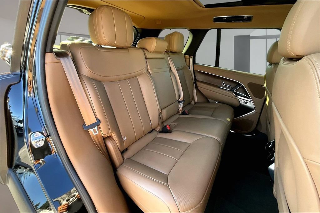 Certified 2025 Land Rover Range Rover SE AWD/4WD image 23