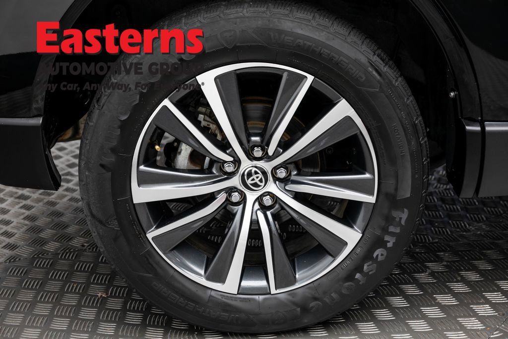 Used 2022 Toyota Venza LE image 29