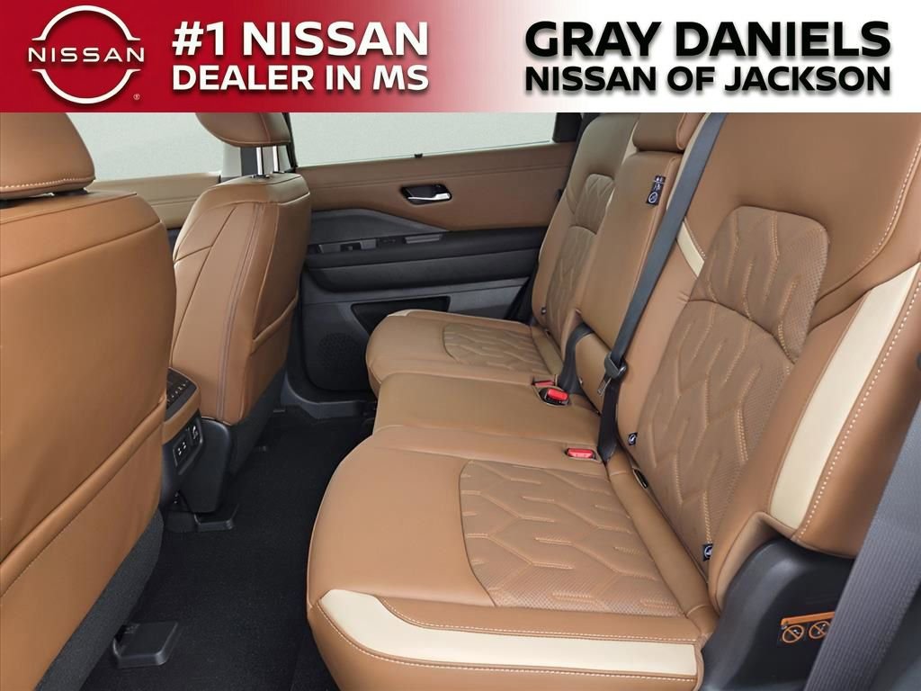 New 2026 Nissan Pathfinder Platinum image 16