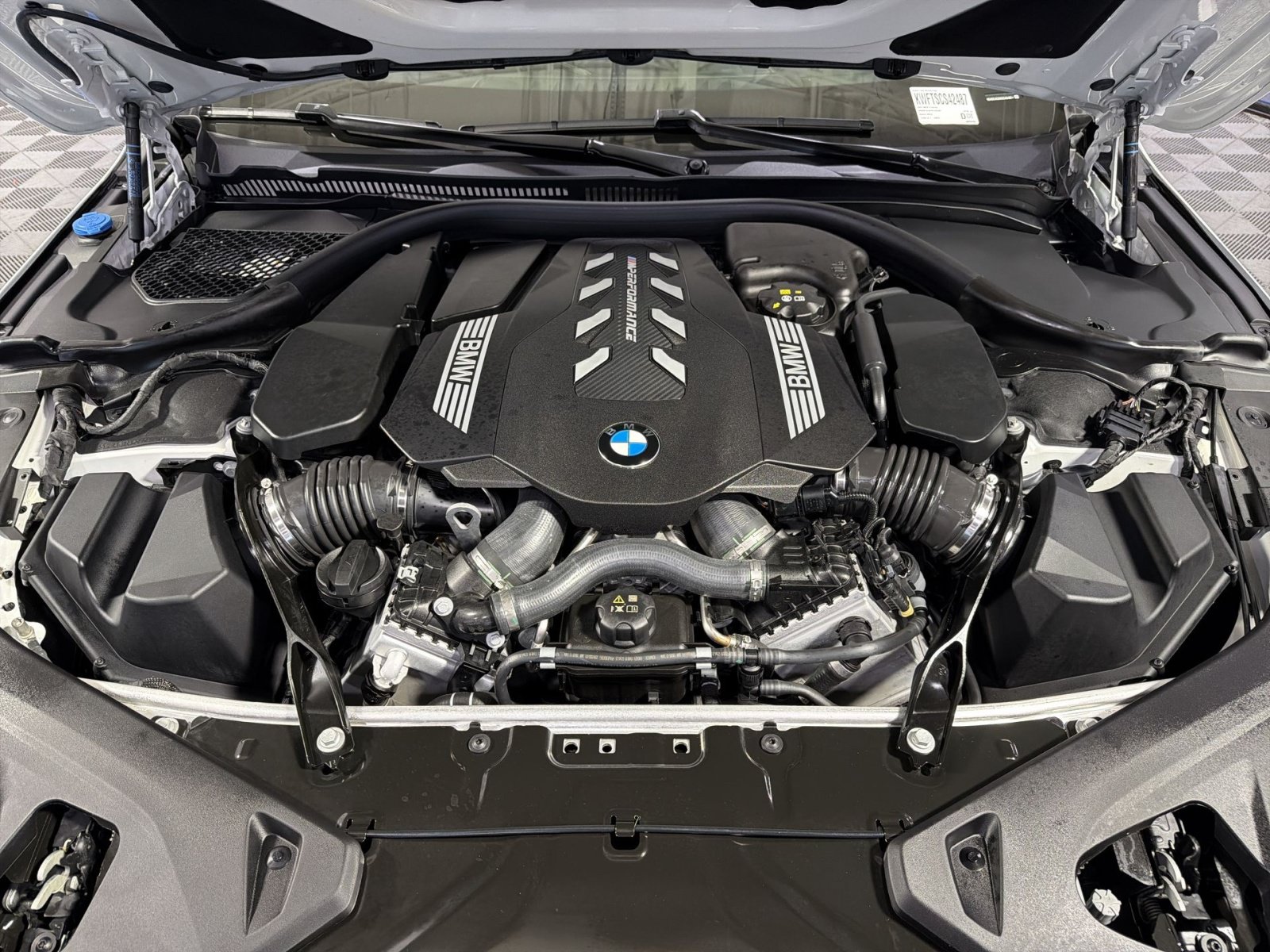 Used 2025 BMW M850i xDrive Coupe w/ M Carbon Exterior Package AWD/4WD image 32