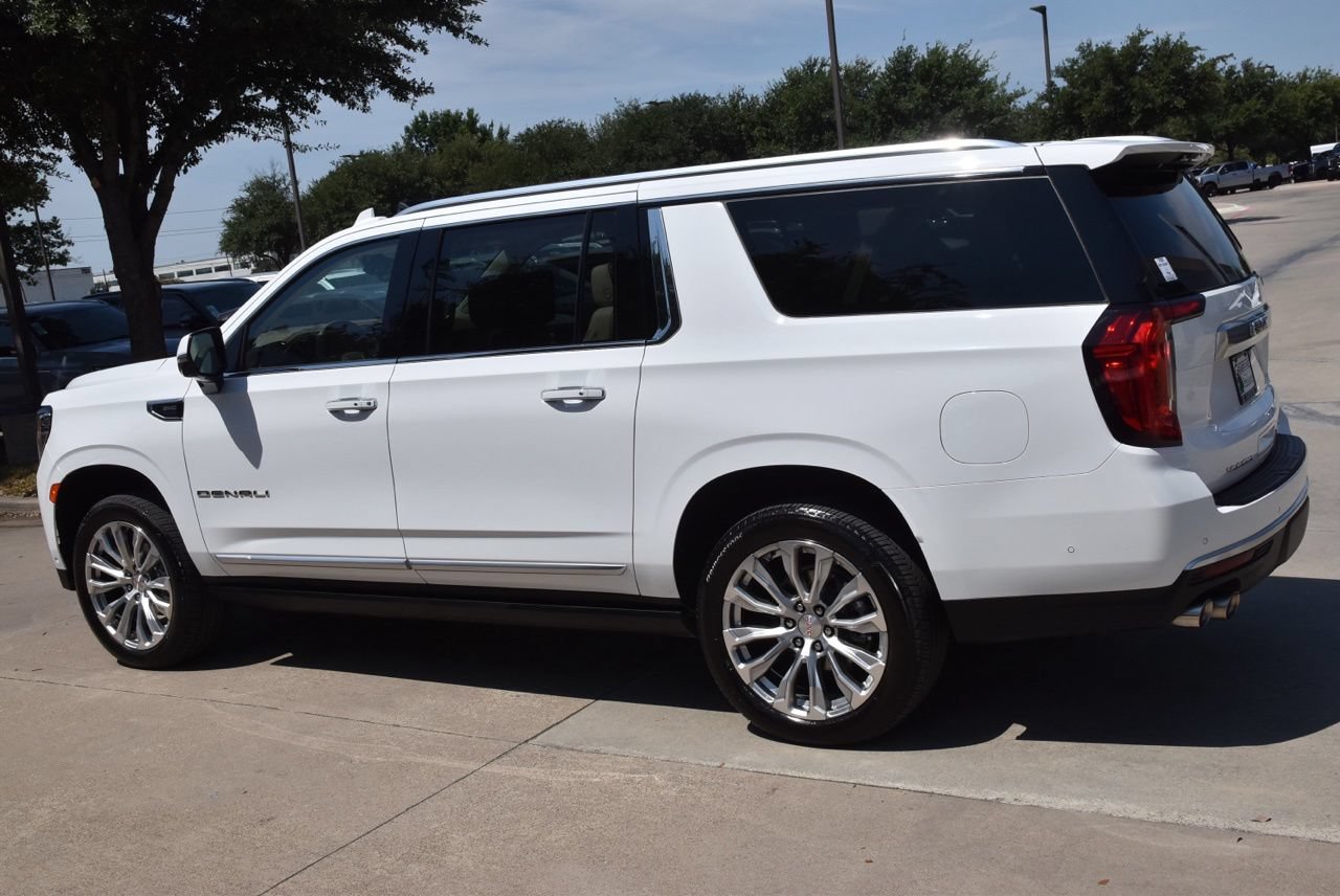 Used 2024 GMC Yukon XL Denali w/ Advanced Technology Package AWD/4WD image 11