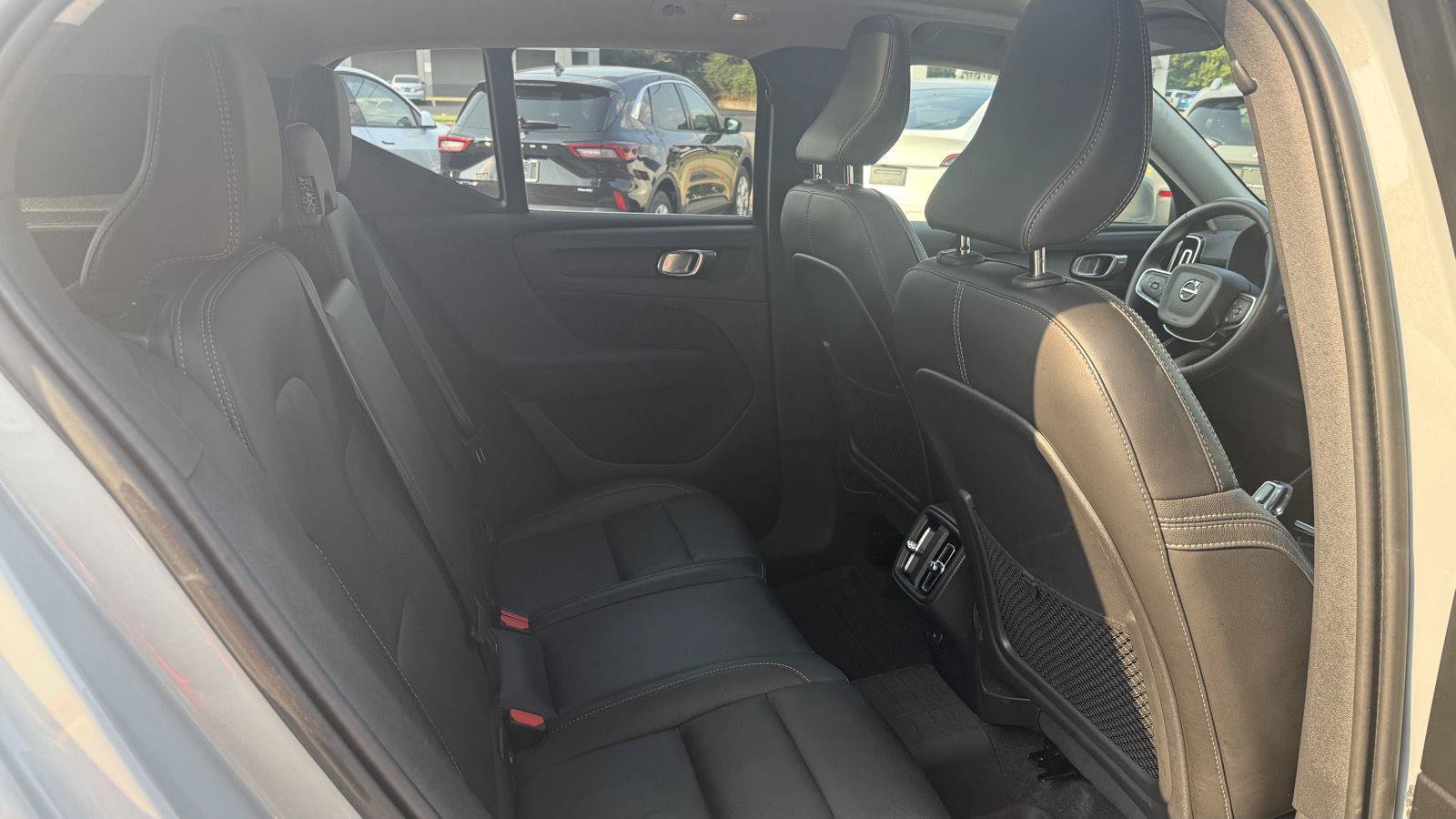 Used 2024 Volvo XC40 B5 Plus AWD/4WD image 17