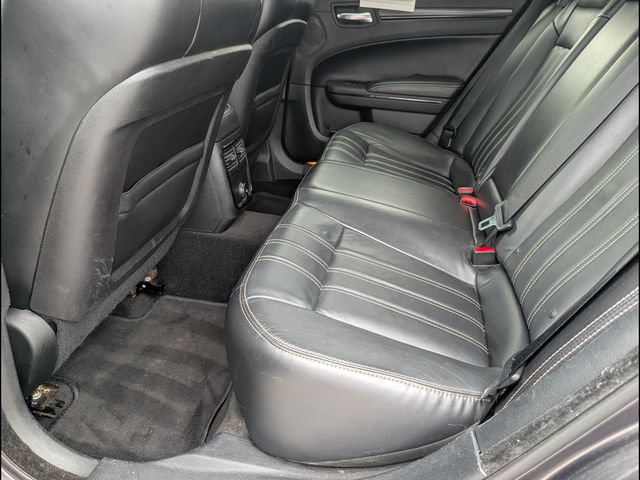 Used 2014 Chrysler 300 S RWD image 9