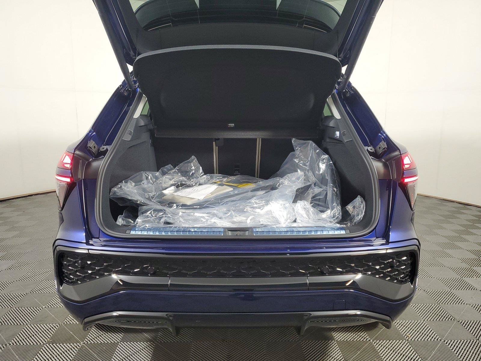 New 2026 Audi Q3 quattro 2.0T AWD/4WD image 9