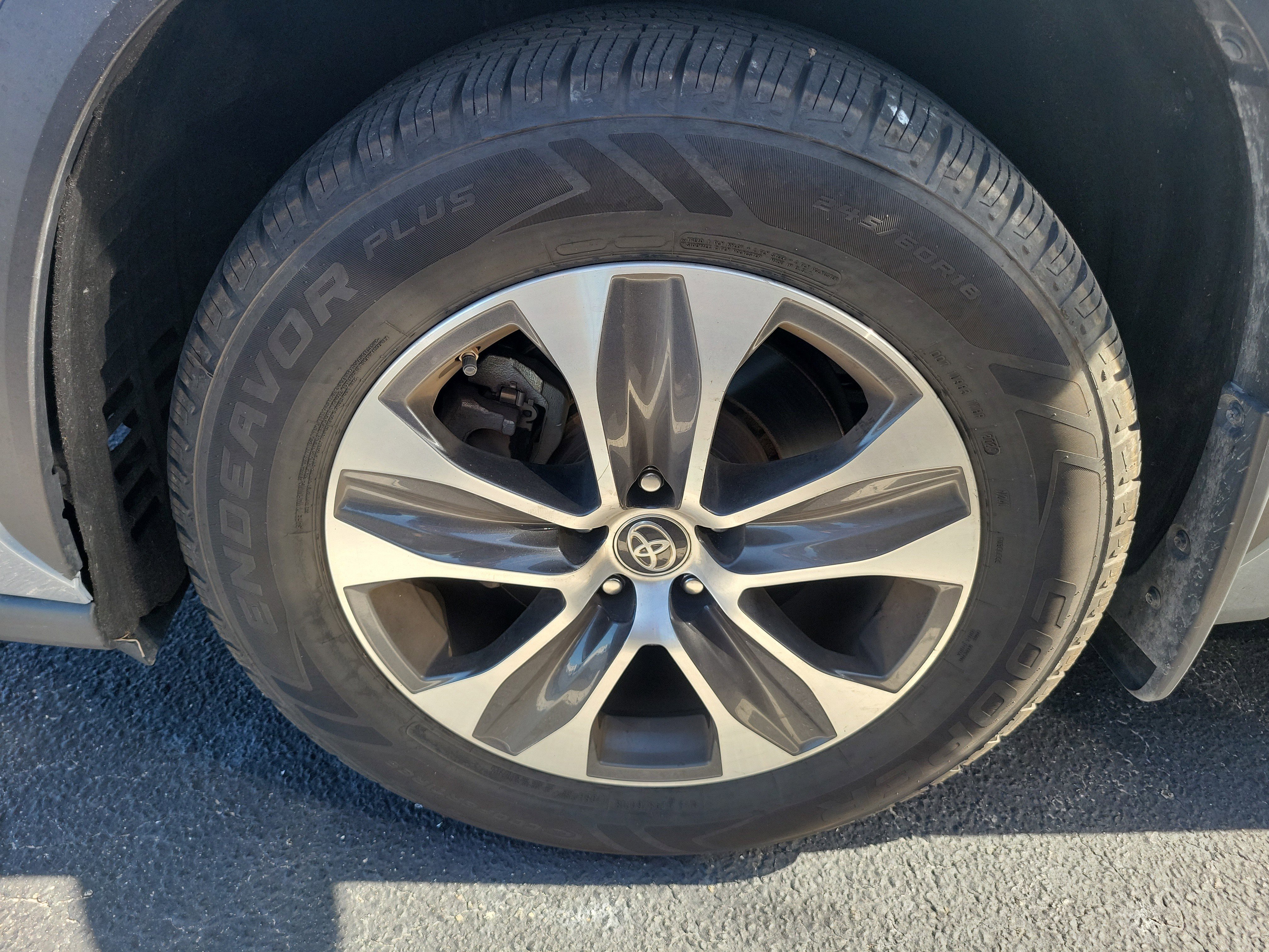 Used 2020 Toyota Highlander XLE image 5