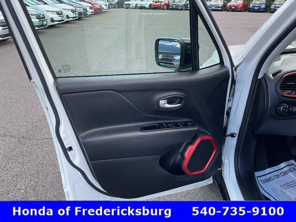 Used 2023 Jeep Renegade Trailhawk AWD/4WD image 16