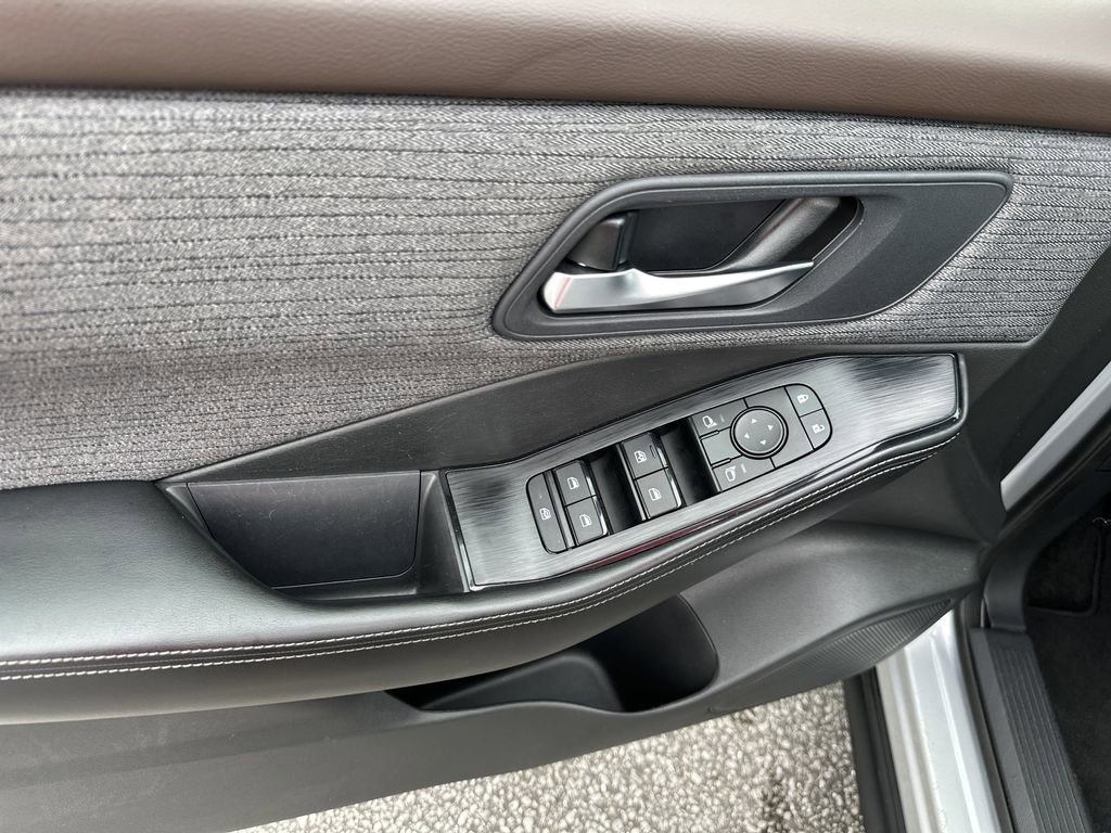 Used 2023 Nissan Rogue SV FWD image 12