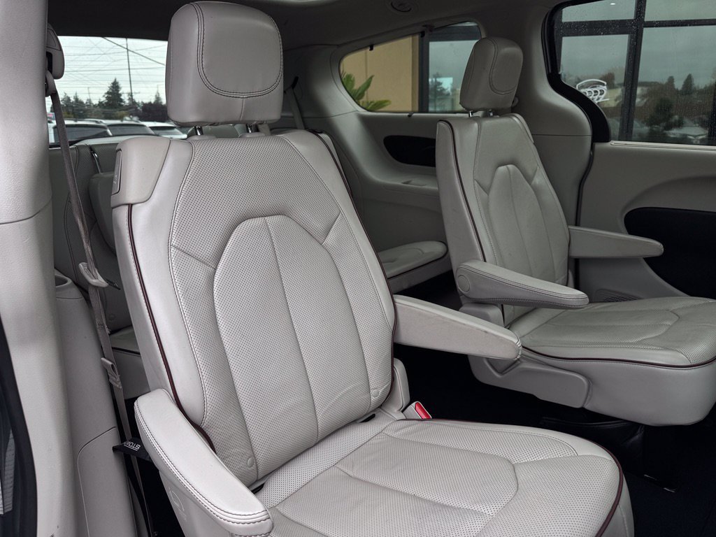 Used 2020 Chrysler Pacifica Limited FWD image 23