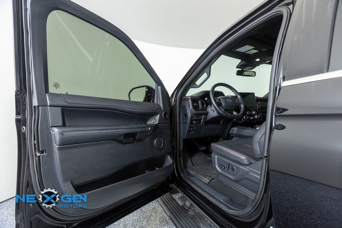 Used 2024 Ford Expedition Max Limited image 9