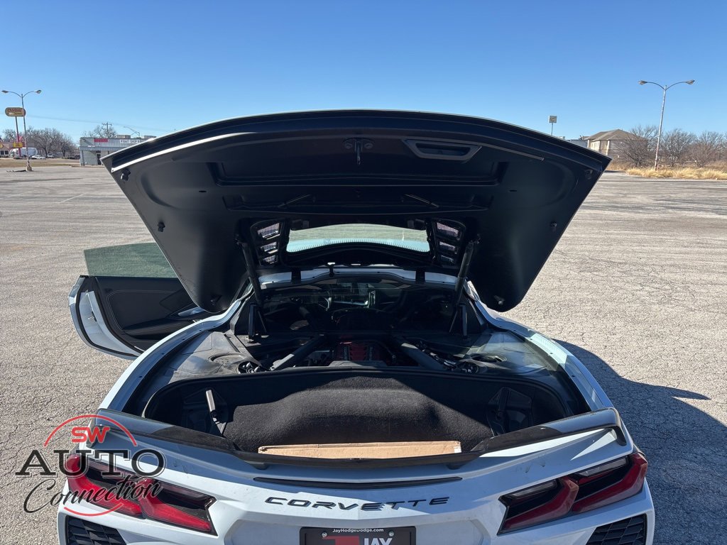 Used 2022 Chevrolet Corvette Stingray Coupe w/ Z51 Performance Package image 9