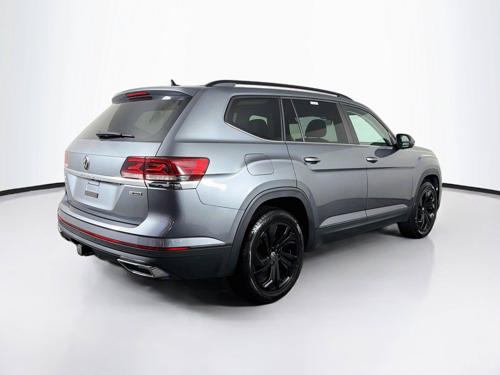 Used 2022 Volkswagen Atlas SE w/ Panoramic Sunroof Package AWD/4WD image 11