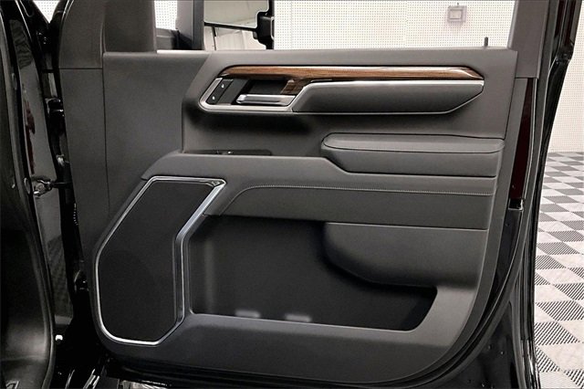 Used 2025 Chevrolet Silverado 2500 LT w/ Trail Boss Package image 18