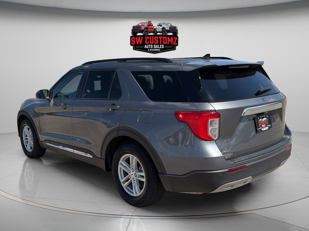 Used 2024 Ford Explorer XLT w/ Equipment Group 202A image 5