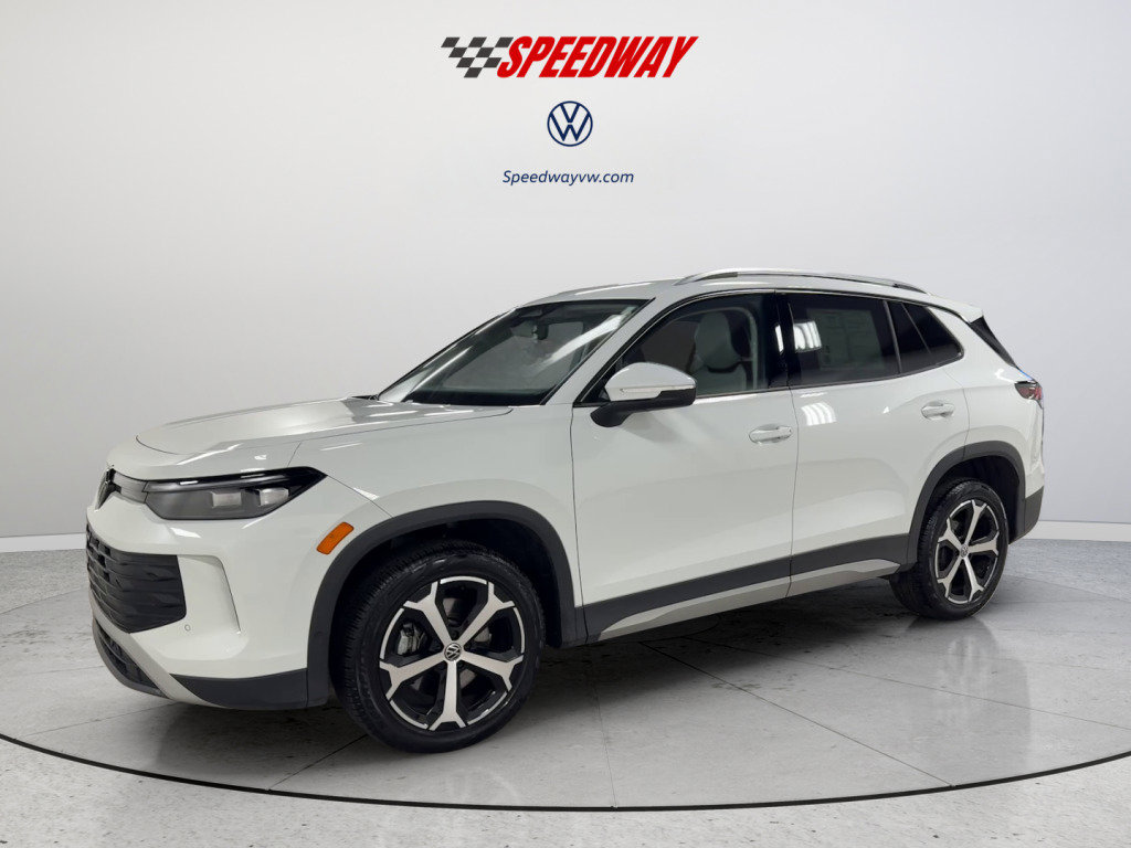 Certified 2025 Volkswagen Tiguan SE AWD/4WD image 11